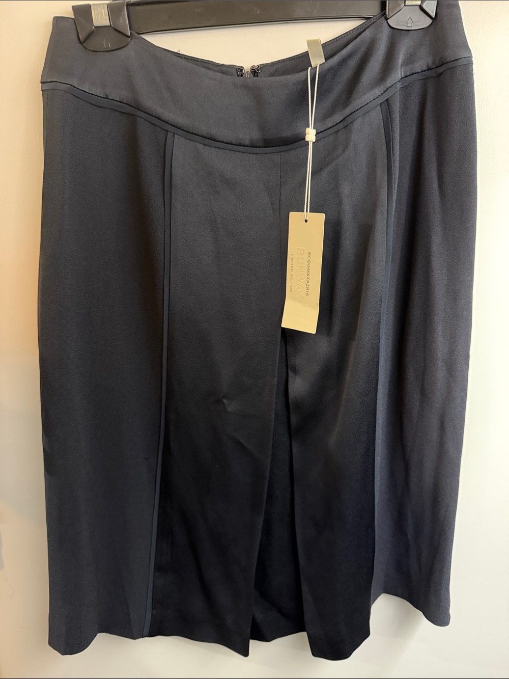 BCBGMAXAZIRA Runway Priscilla navy pleated skirt